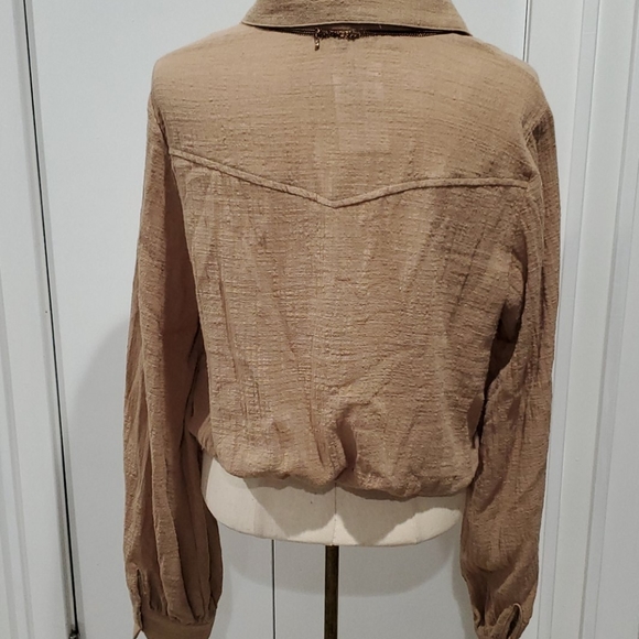 Beautiful Long Sleeves Button Down  Nude Top - Picture 5 of 5